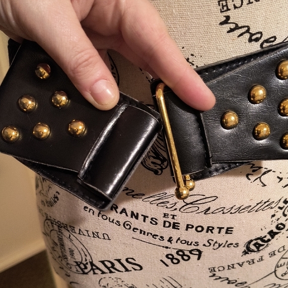 Stylish Black Belt with Gold Accents - Picture 3 of 5